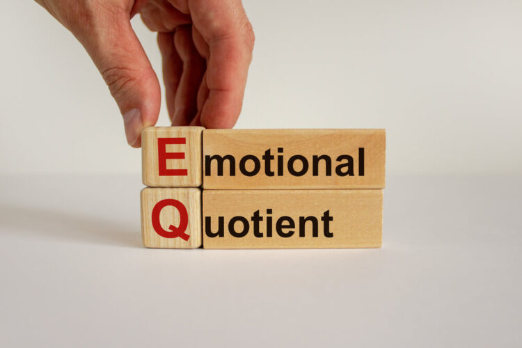 EEmotional, Quotientと書かれた木のブロック