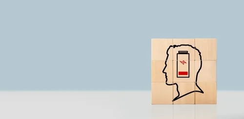 頭の充電切れを表すイラストが描かれた積み木