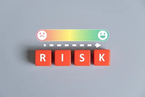 グレーの背景にRISKの文字とゲージを表すイラスト