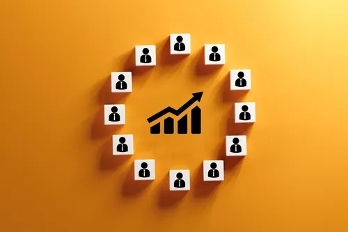 オレンジ色の背景に輪になったビジネスマンの絵がプリントされたサイコロ