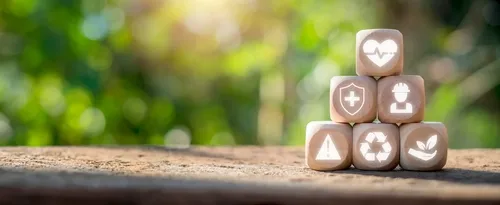 植物を背景に積まれたイラストが描かれた6個のサイコロ