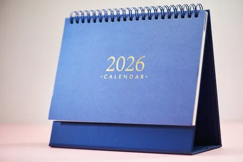 鮮やかなブルーの卓上カレンダー