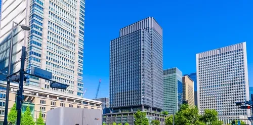 天気の良いビル街